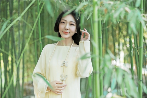 国风歌者刘珂矣《夏竹深深》主题写真发布