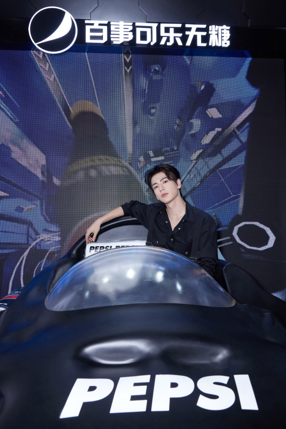 百事可乐无糖携手张凌赫破冰魔都,接力释放无限劲爽瞬间