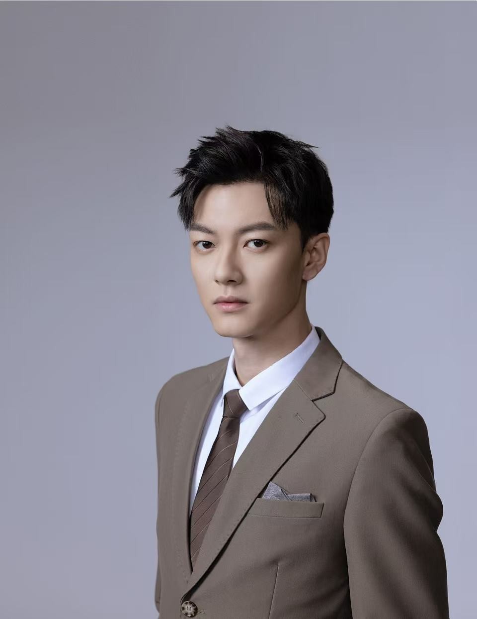 1.JPG 张冠森《假面迷情》收官 两部待播剧引期待