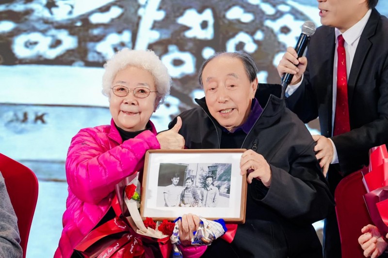 尊老敬贤传美德,德艺双馨映重阳——2025“重阳节百花敬老”在京举行